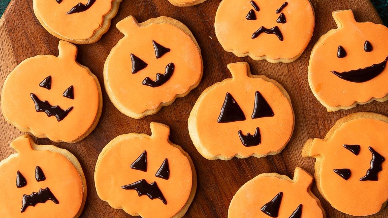 Pumpkin cookies for halloween.