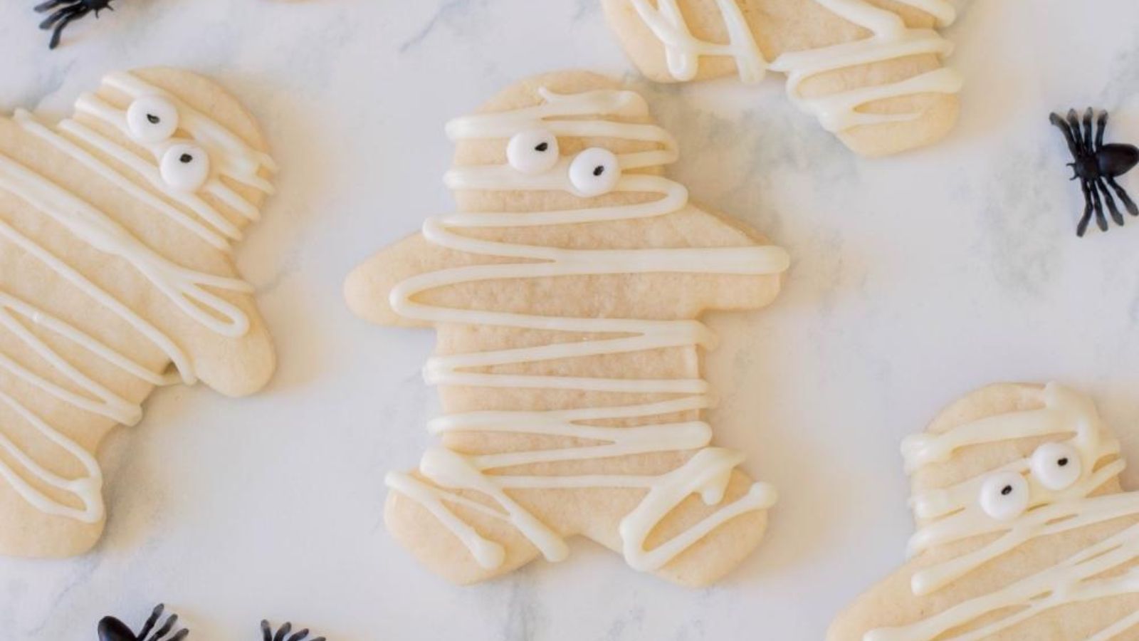 Mummy sugar cookies with drizzle.