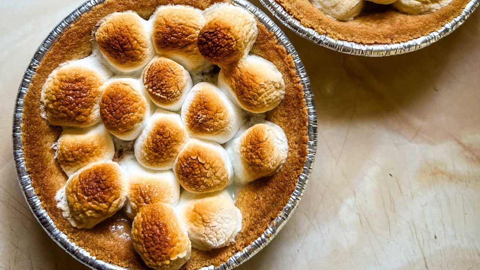 Mini s'mores pie close up.
