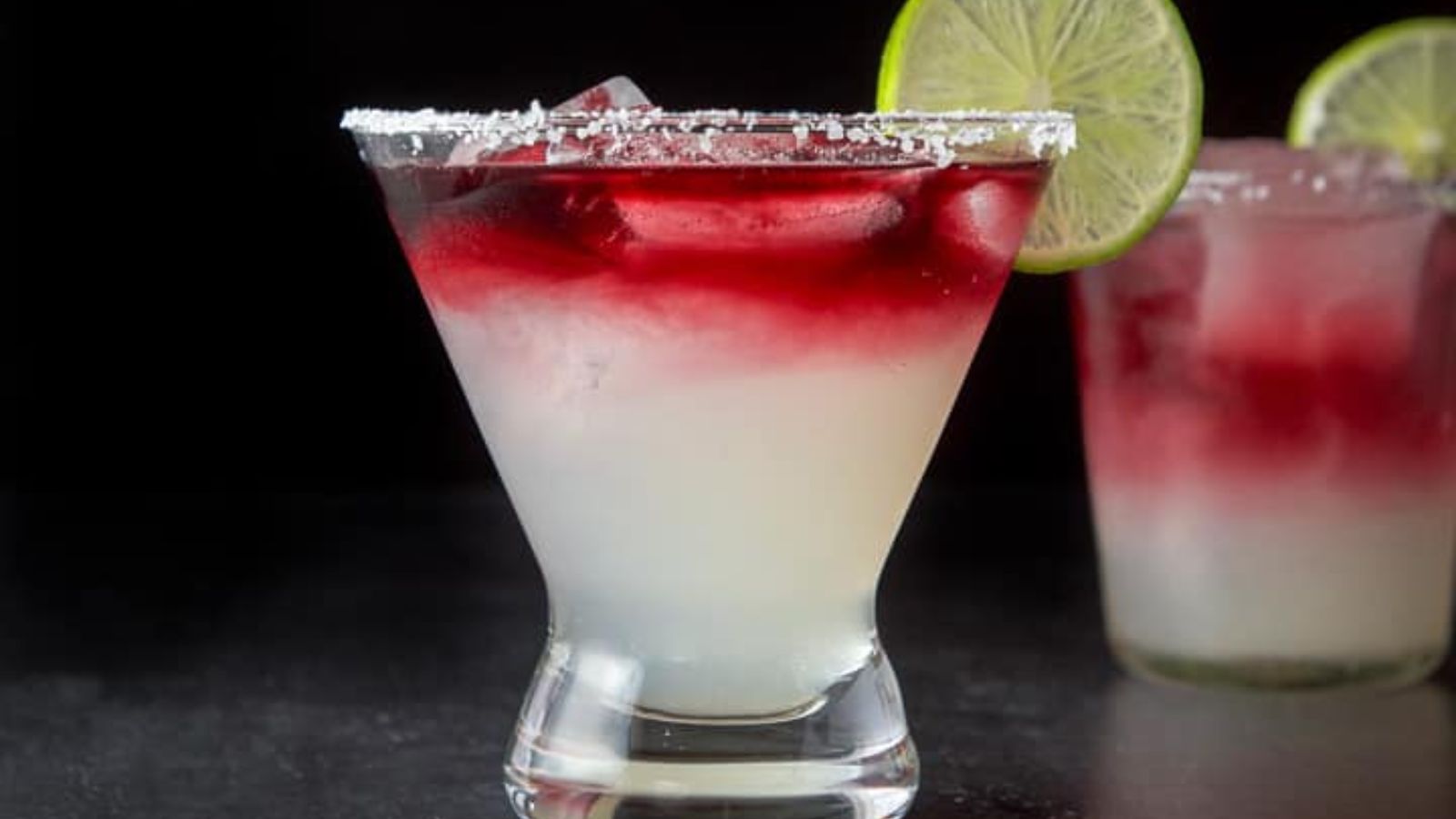 Sangria margarita with sliced lime.