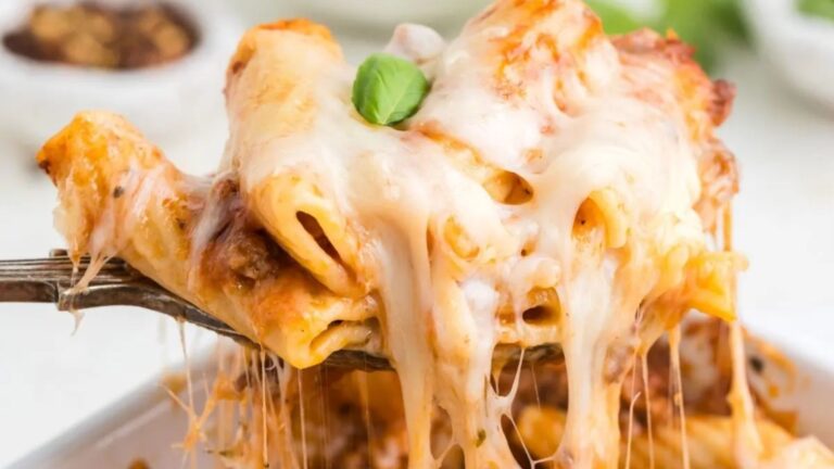 Baked rigatoni with pulled cheese.