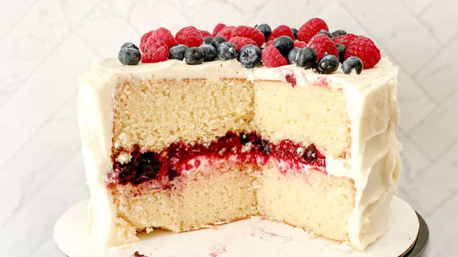 Cake with berries.