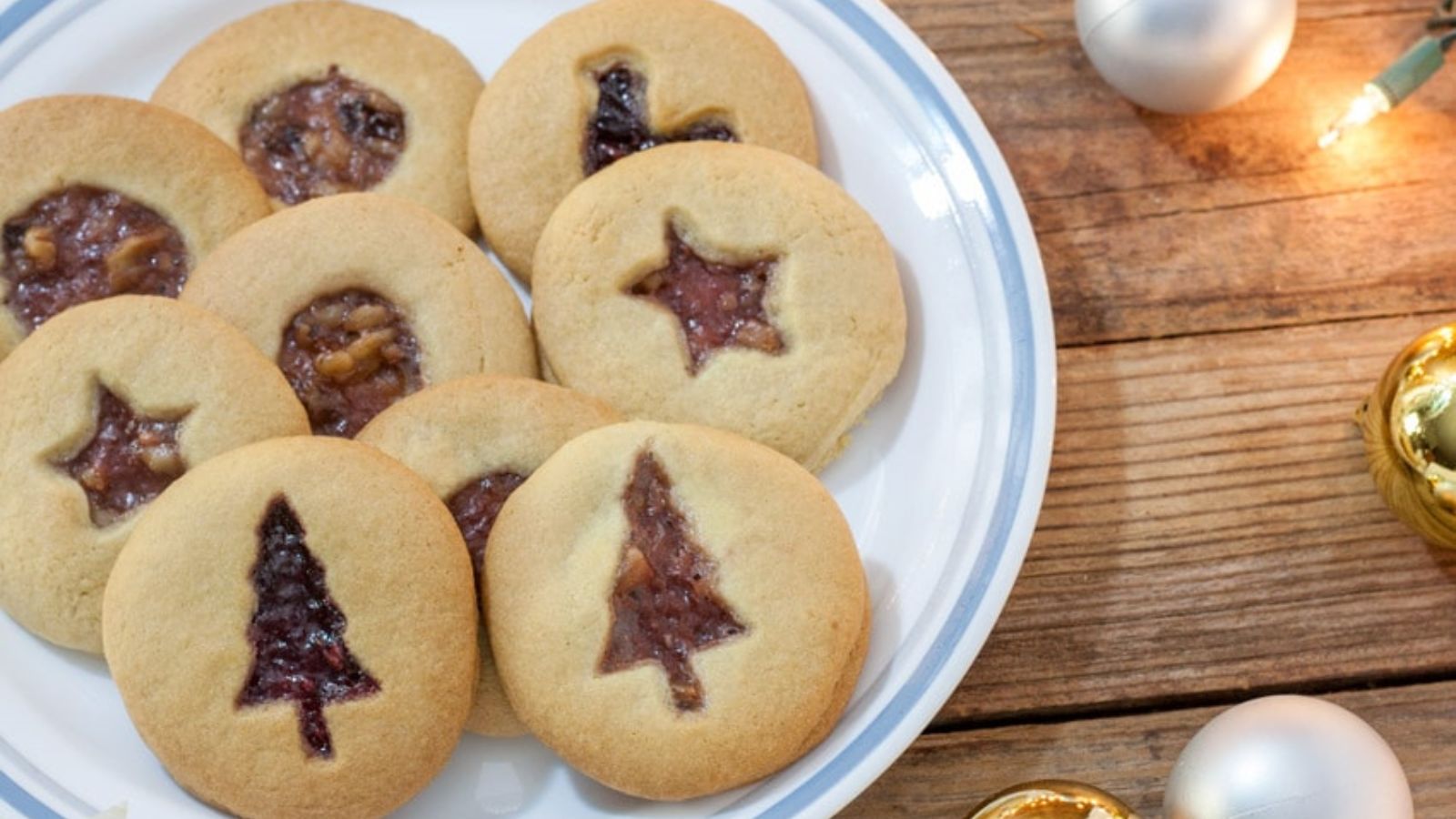 Cookies with jam inside.