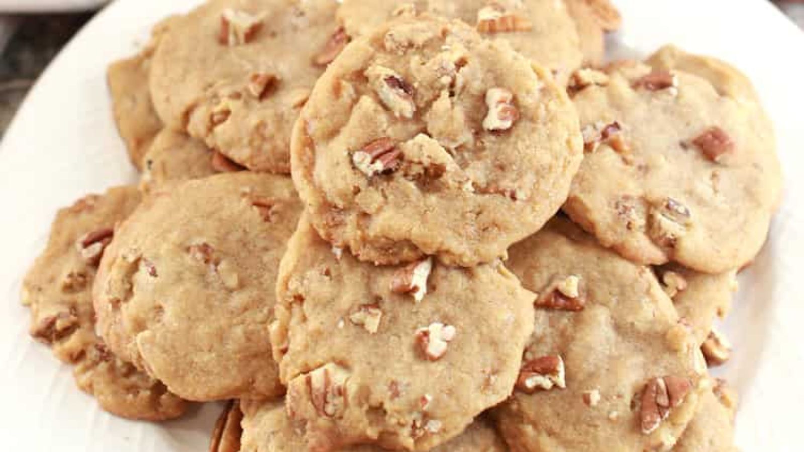 More praline cookies on a plate.