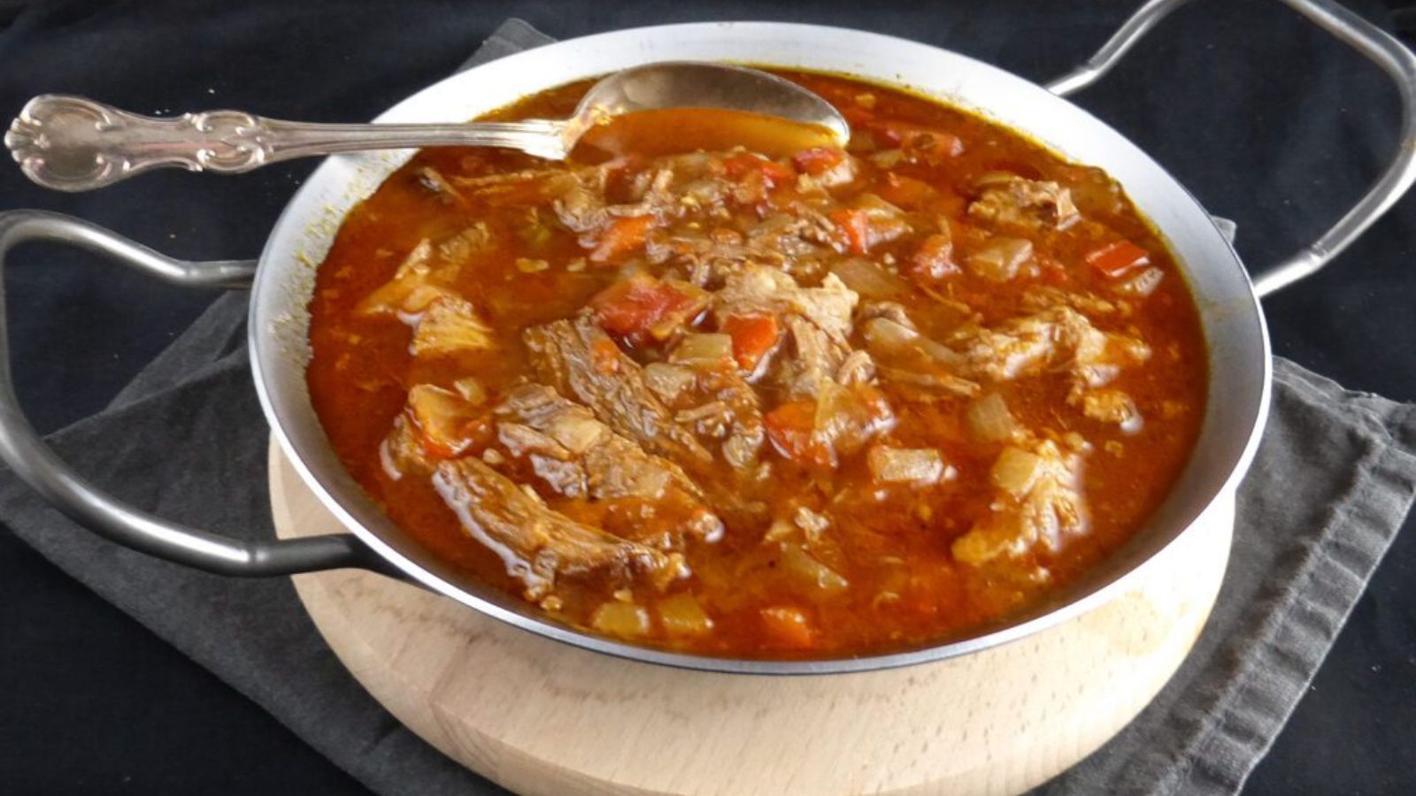 Slow cooker shredded beef with tomatoes.