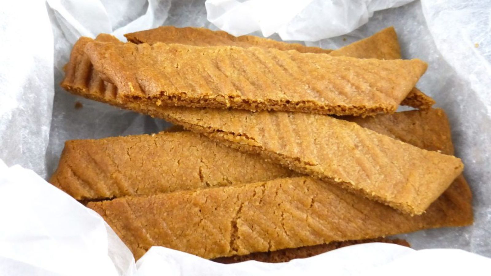 Toffee cookies on a white cloth.