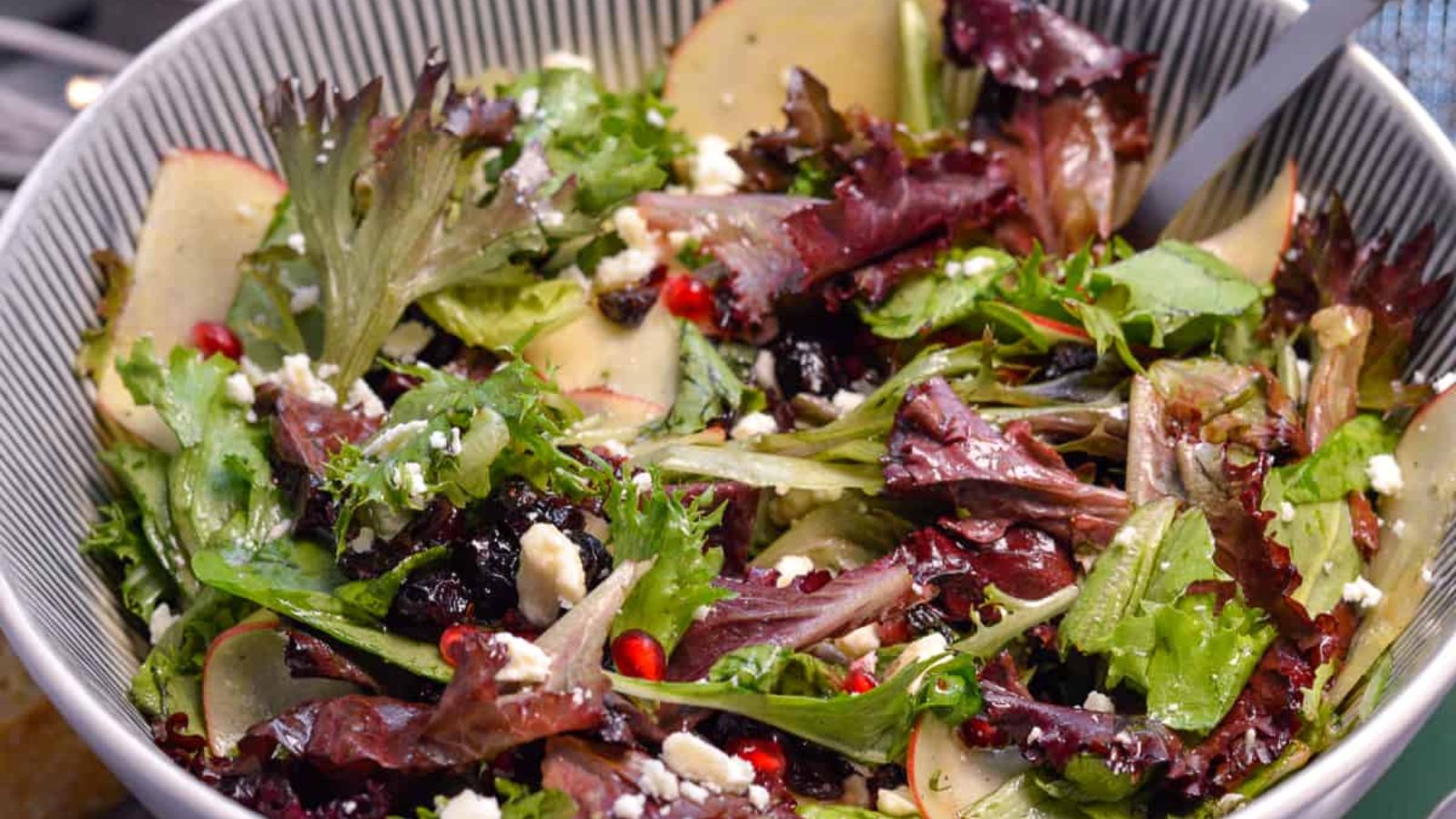 Green salad with apple and pomegranate.