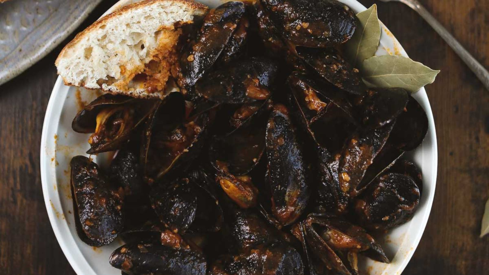 Mussels in a bowl.