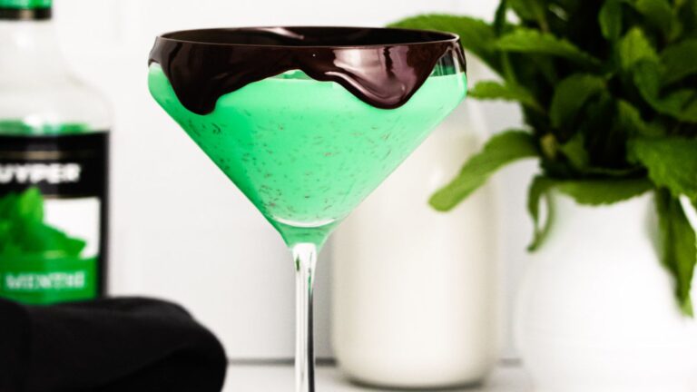 Grasshopper cocktail with chocolate drizzle.