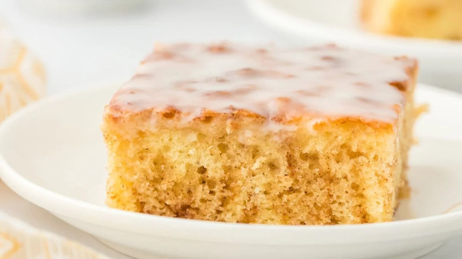 A slice of honey bun cake on a plate.