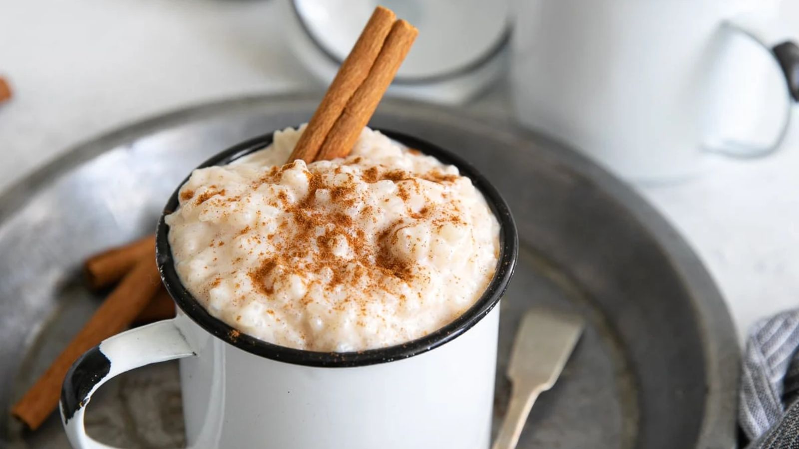 Arroz con leche in a mug.