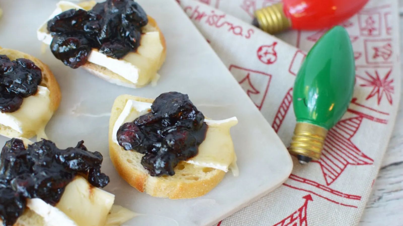 Crostini with brie and cranberries.