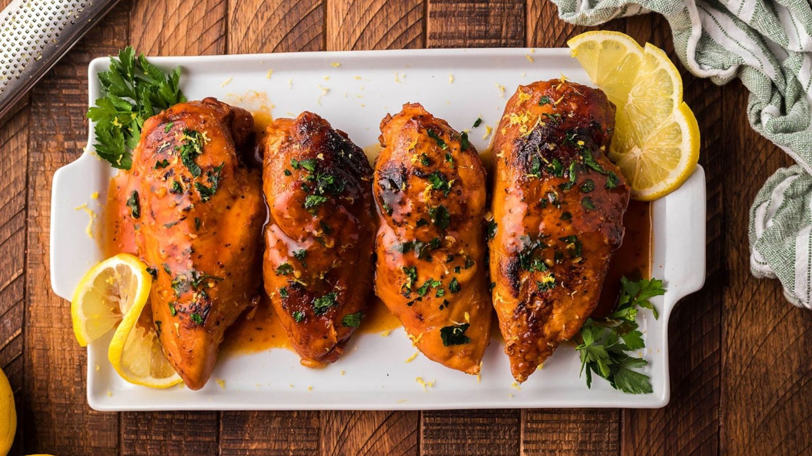 Chicken with sliced lemons on the side.