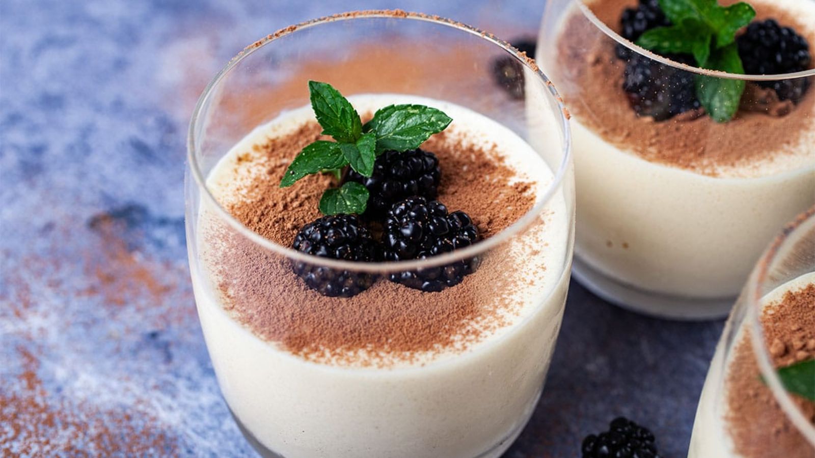 Mascaporne mousse in glasses.
