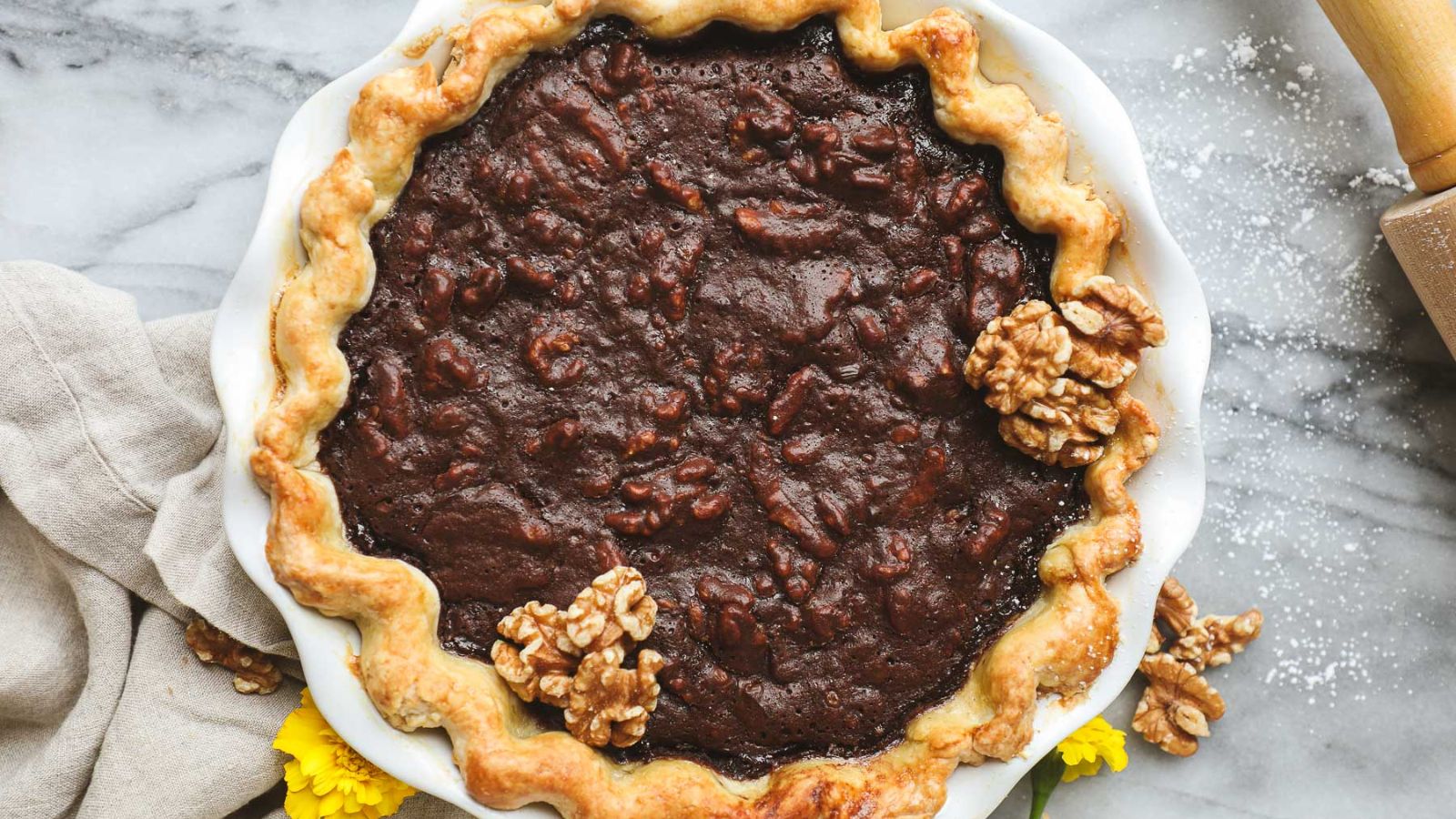 Maple pie with walnuts.