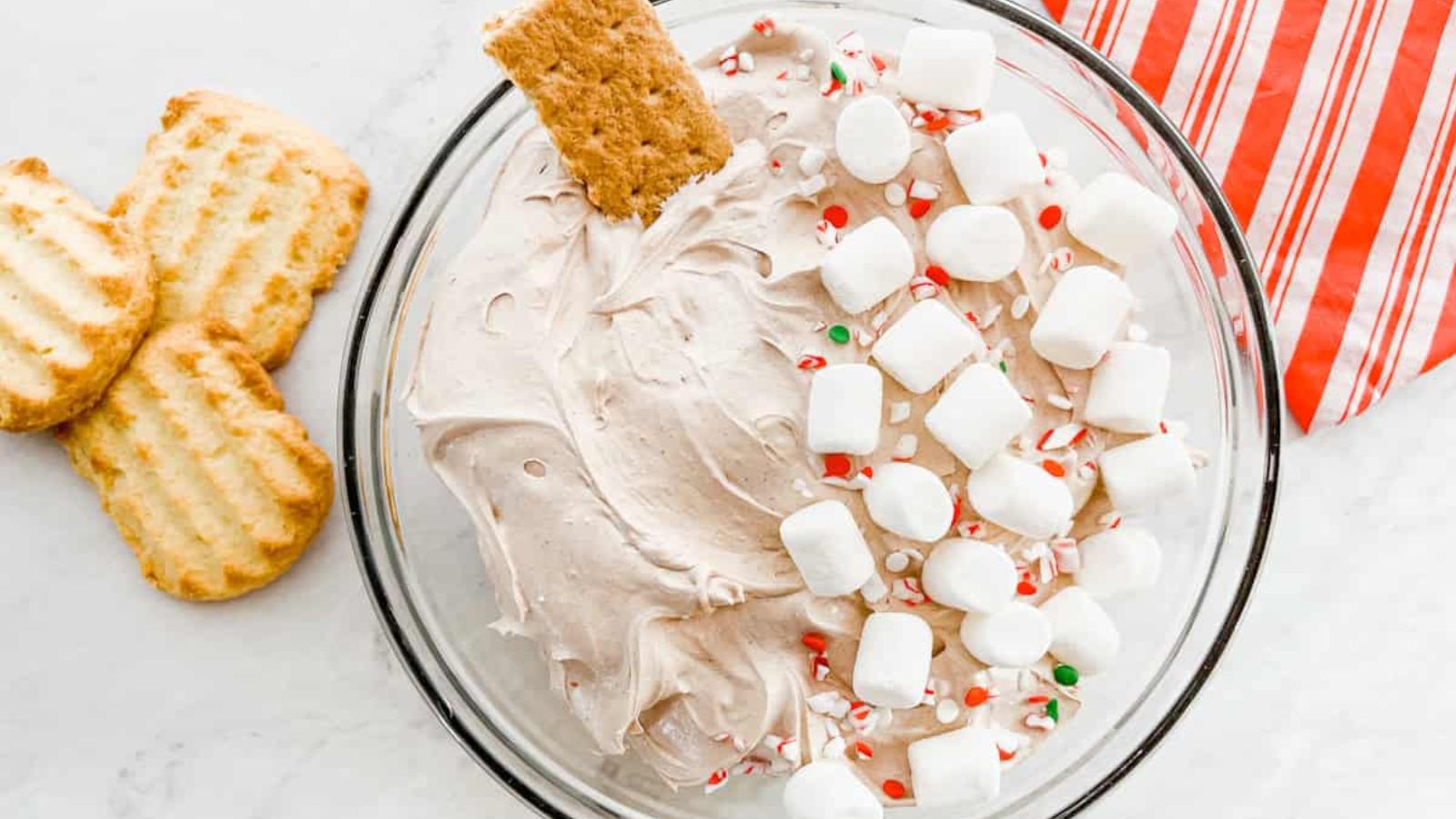Cocoa dip with marshmallows in a bowl.