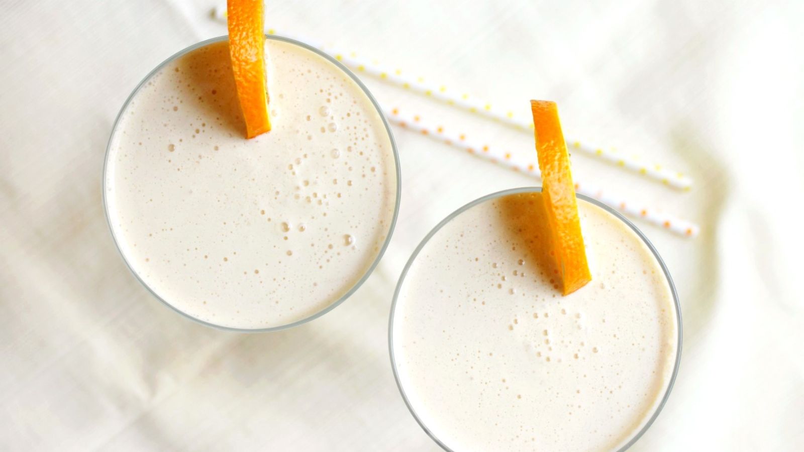 Orange cocktail with sliced oranges.