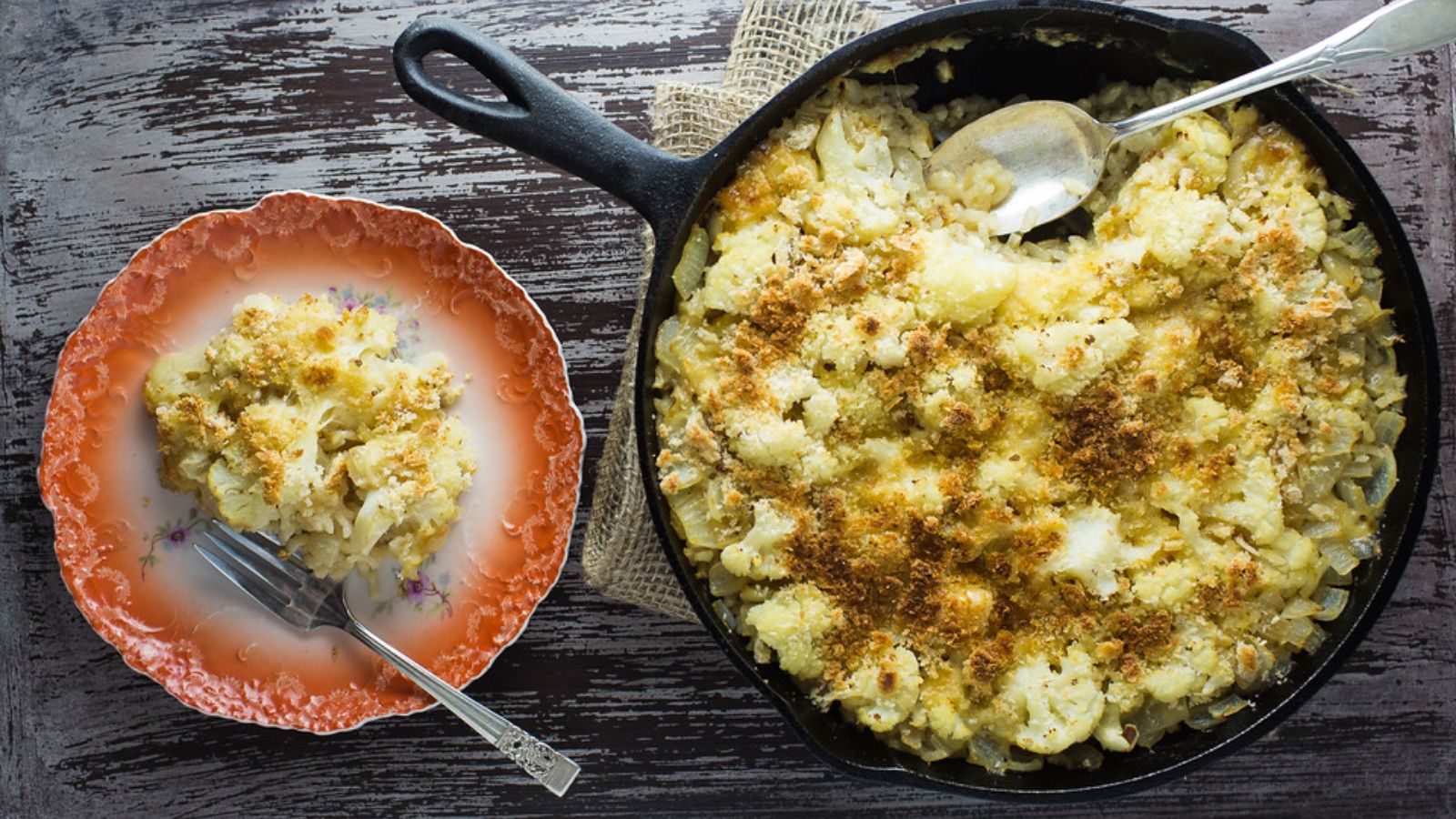 Cauliflower risottoon a plate.