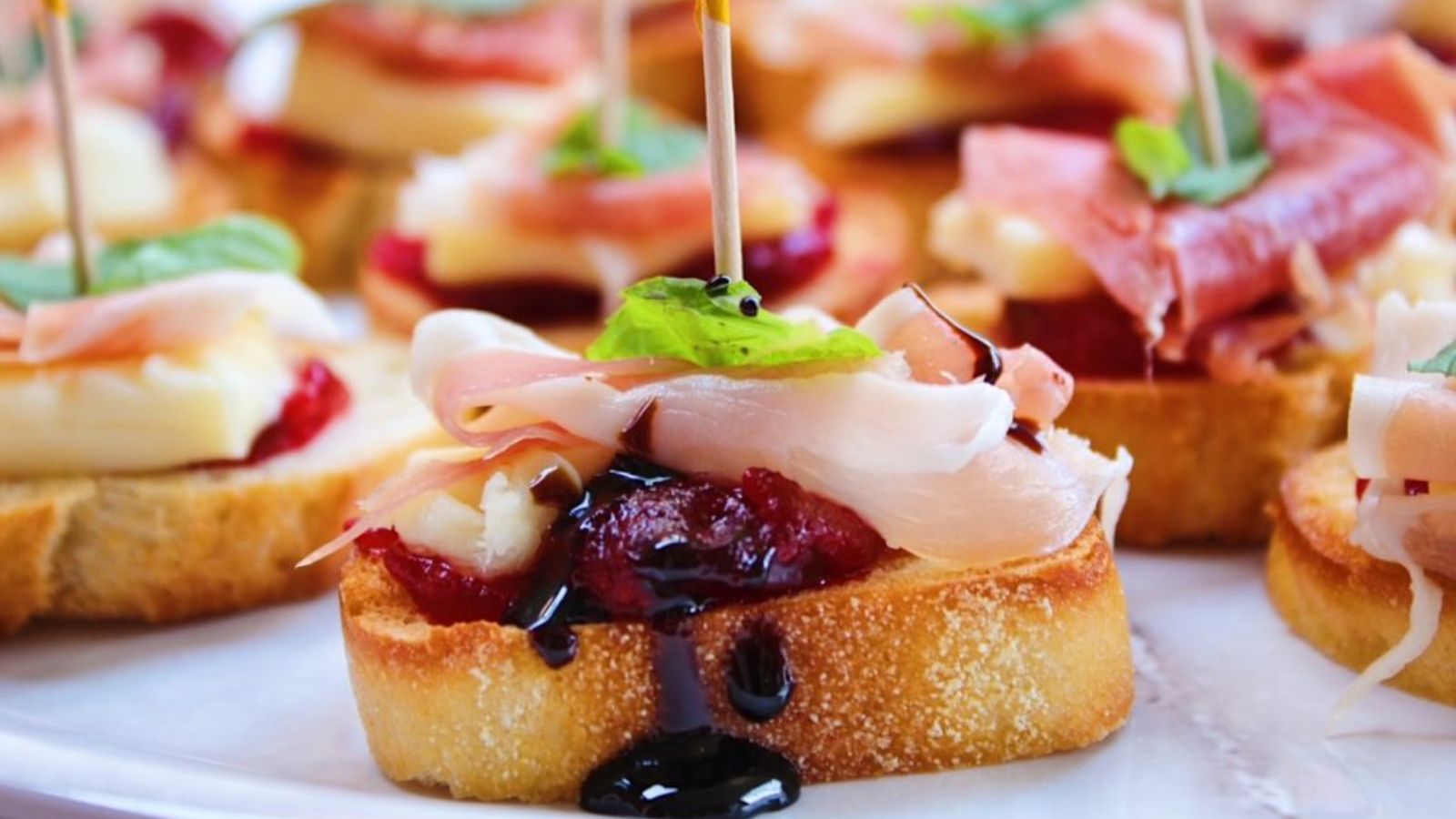 Crostini with prosciutto and cranberry.