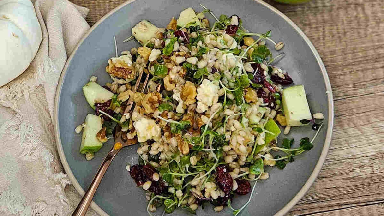 Barley salad with apple.