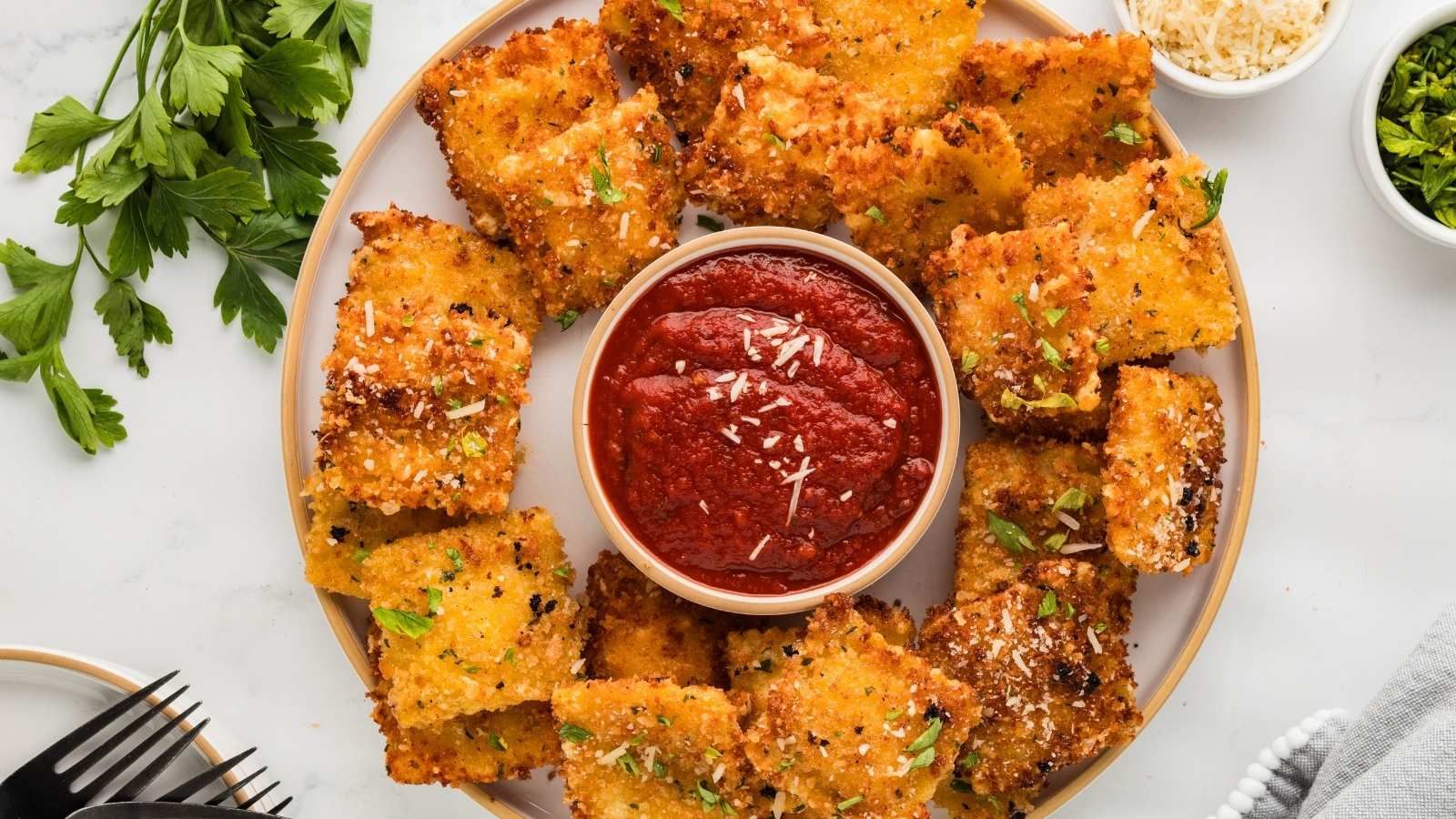 Fried ravioli with dip.