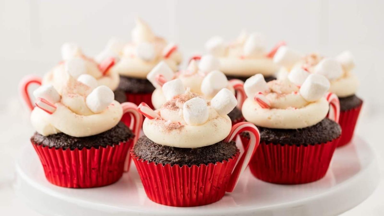 Cupcakes with marshmallows.