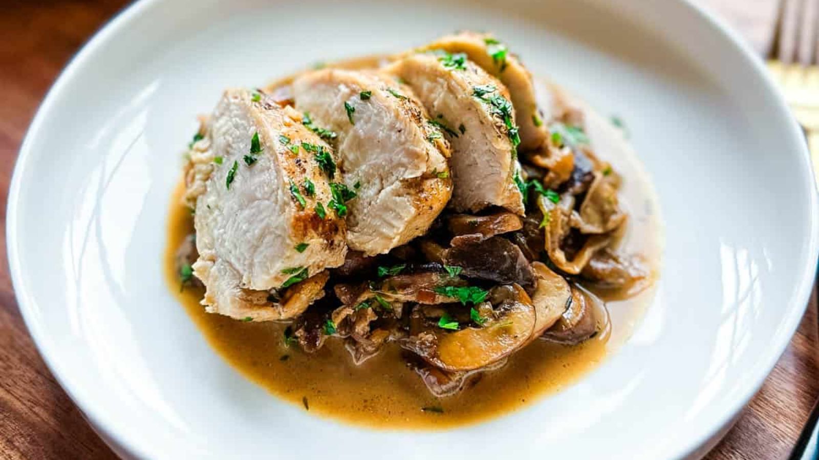 Chicken with mushrooms and onions.