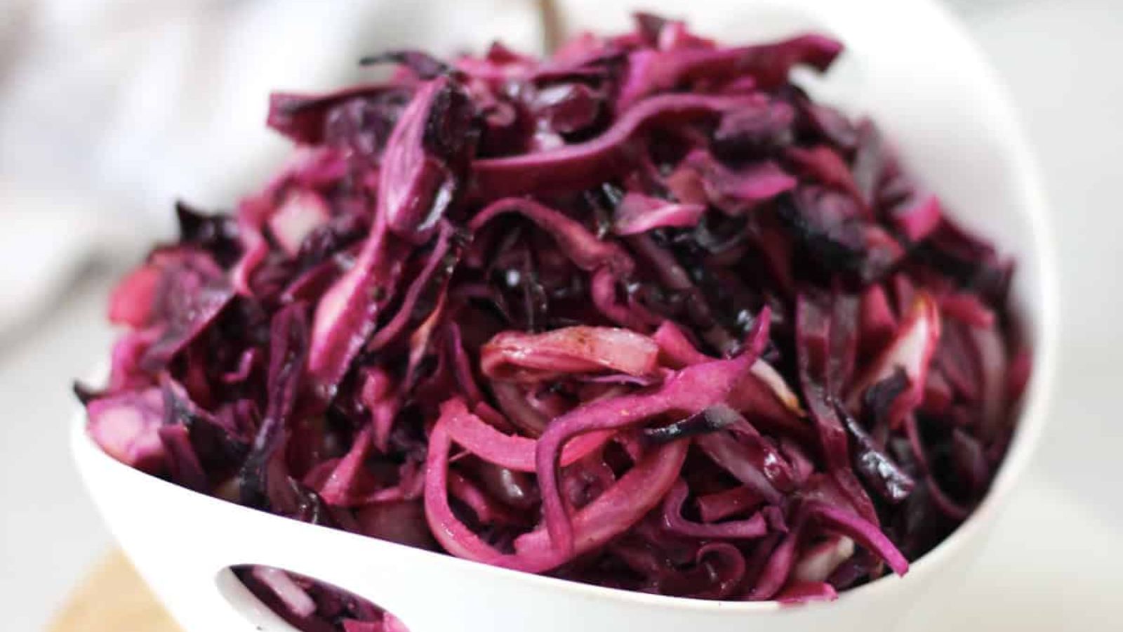 Red cabbage in a bowl.