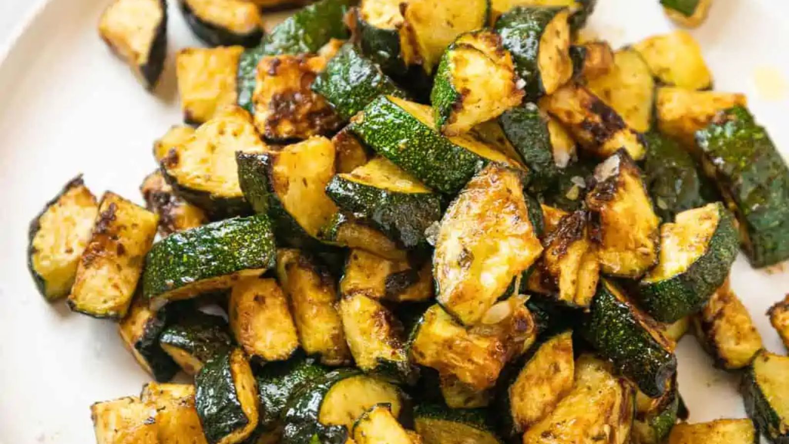 Sliced fried zucchinis.