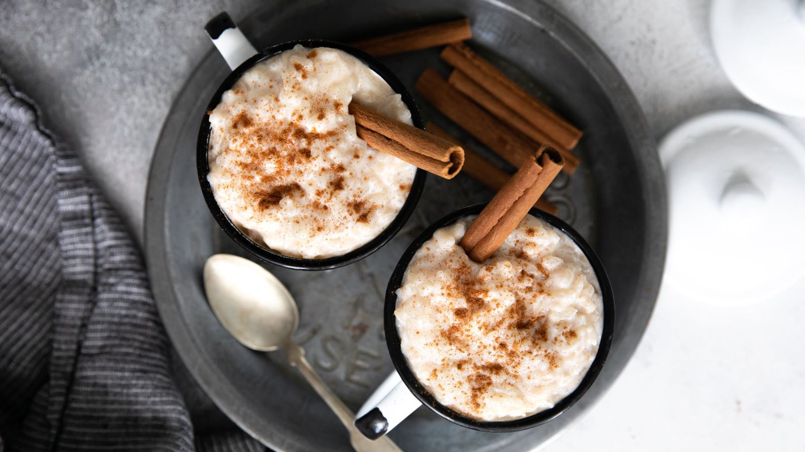 Two glasses of arroz con leche with cinnamon.