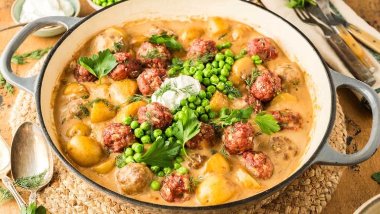 Meatball stew with green peas.