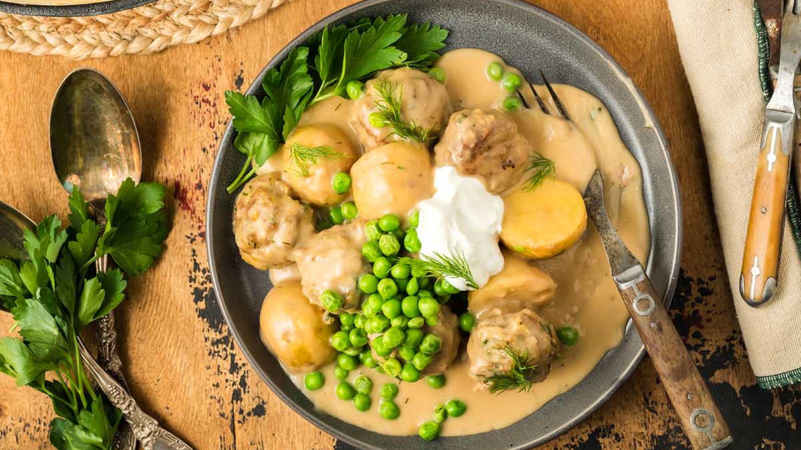 Meatball stew with green peas.
