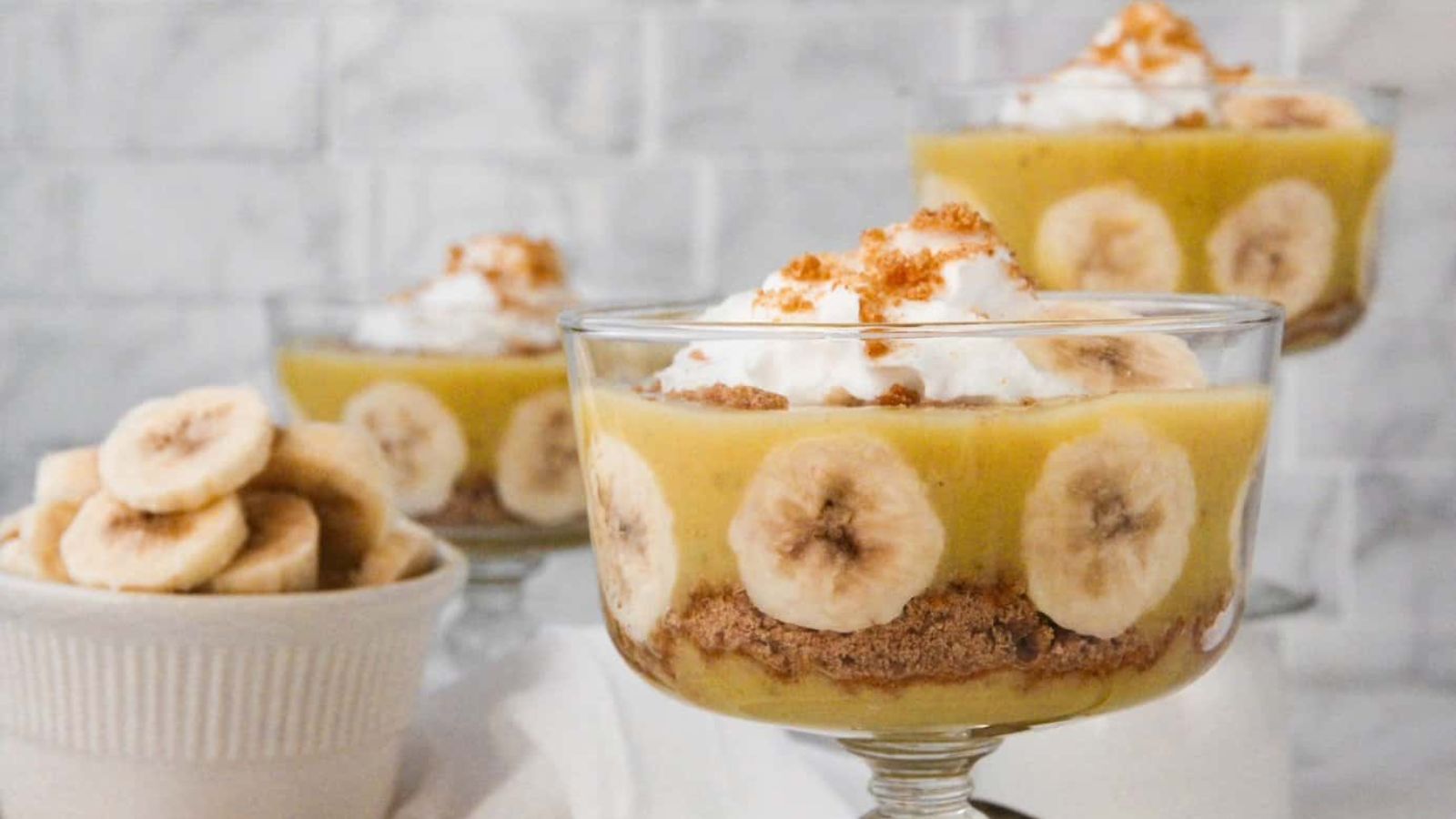 Banana pudding in glass bowl.