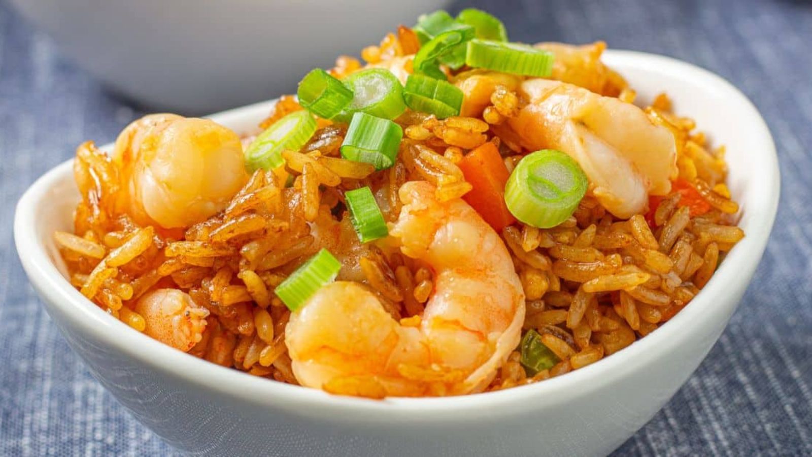 Fried rice with shrimp and chicken.