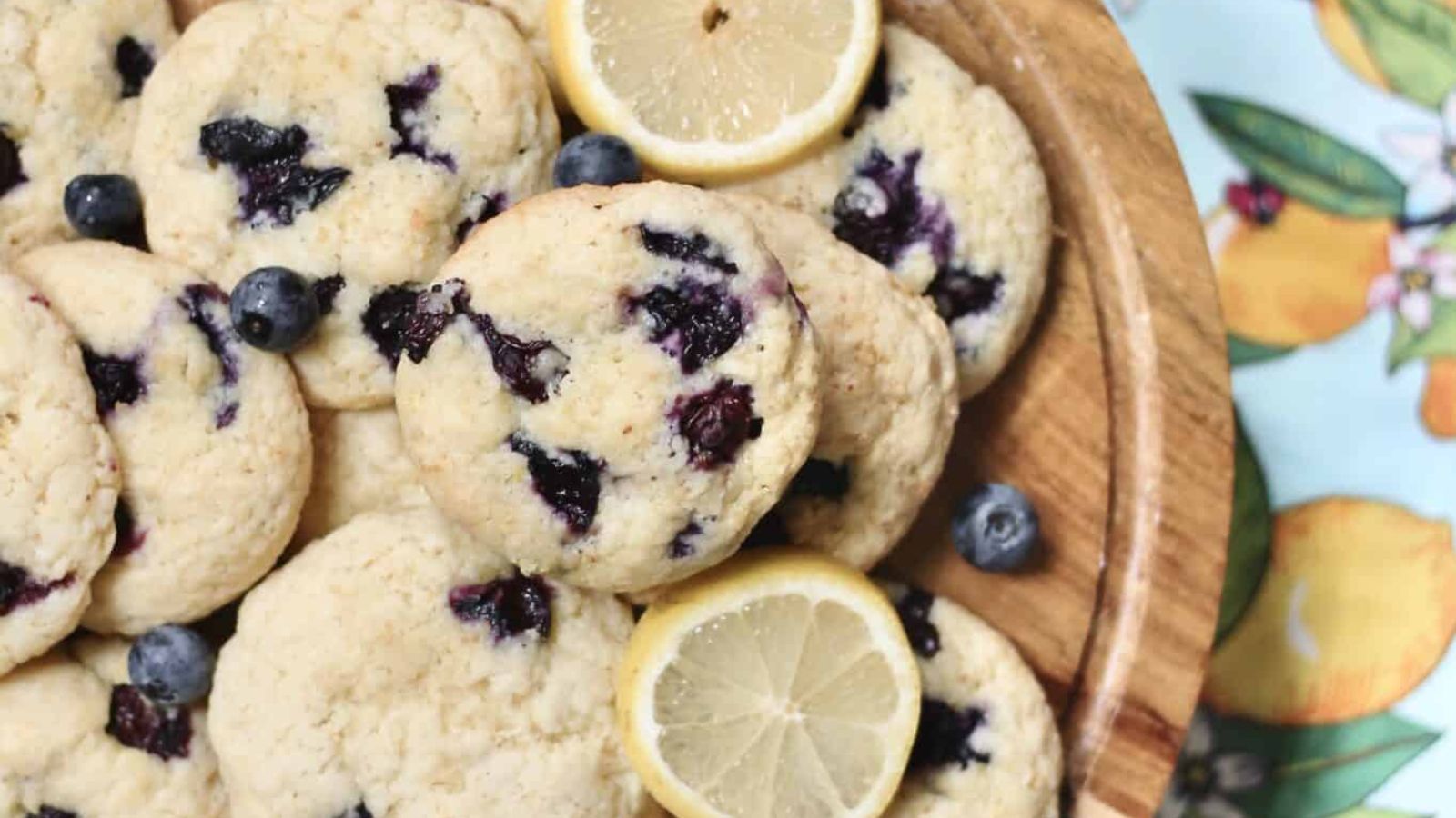 Cookies with blueberries and sliced lemons.