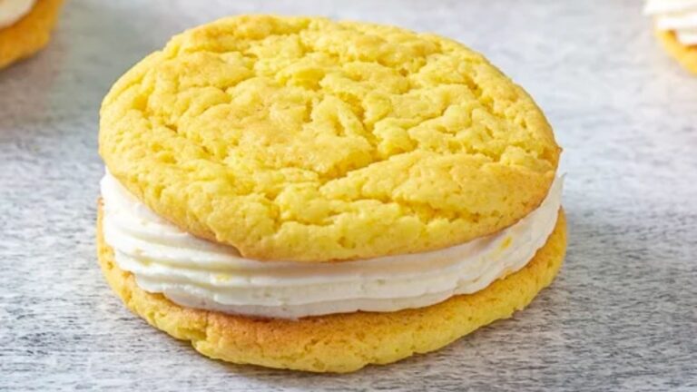 Lemon cookie with filling.