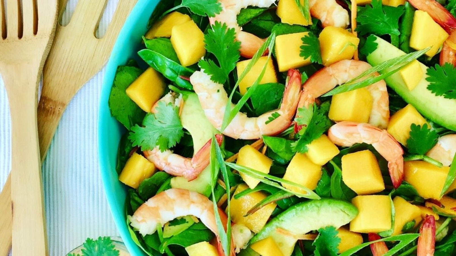 Salad with mango and shrimp.