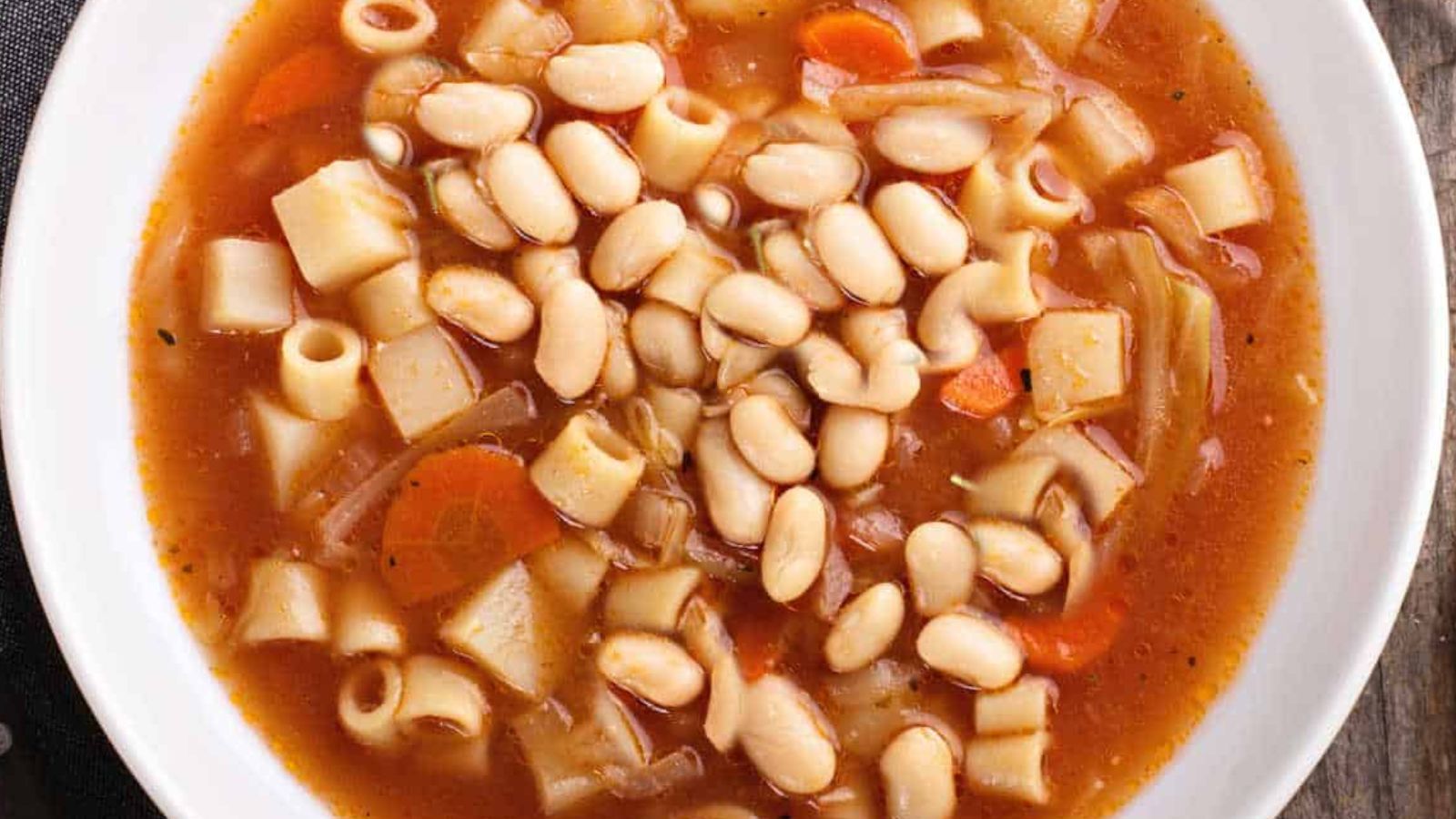 A bowl of minestrone soup.