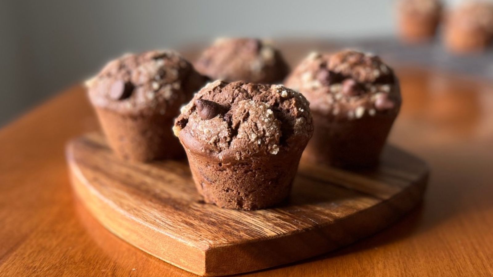 Chocolate muffins on a wooden board.