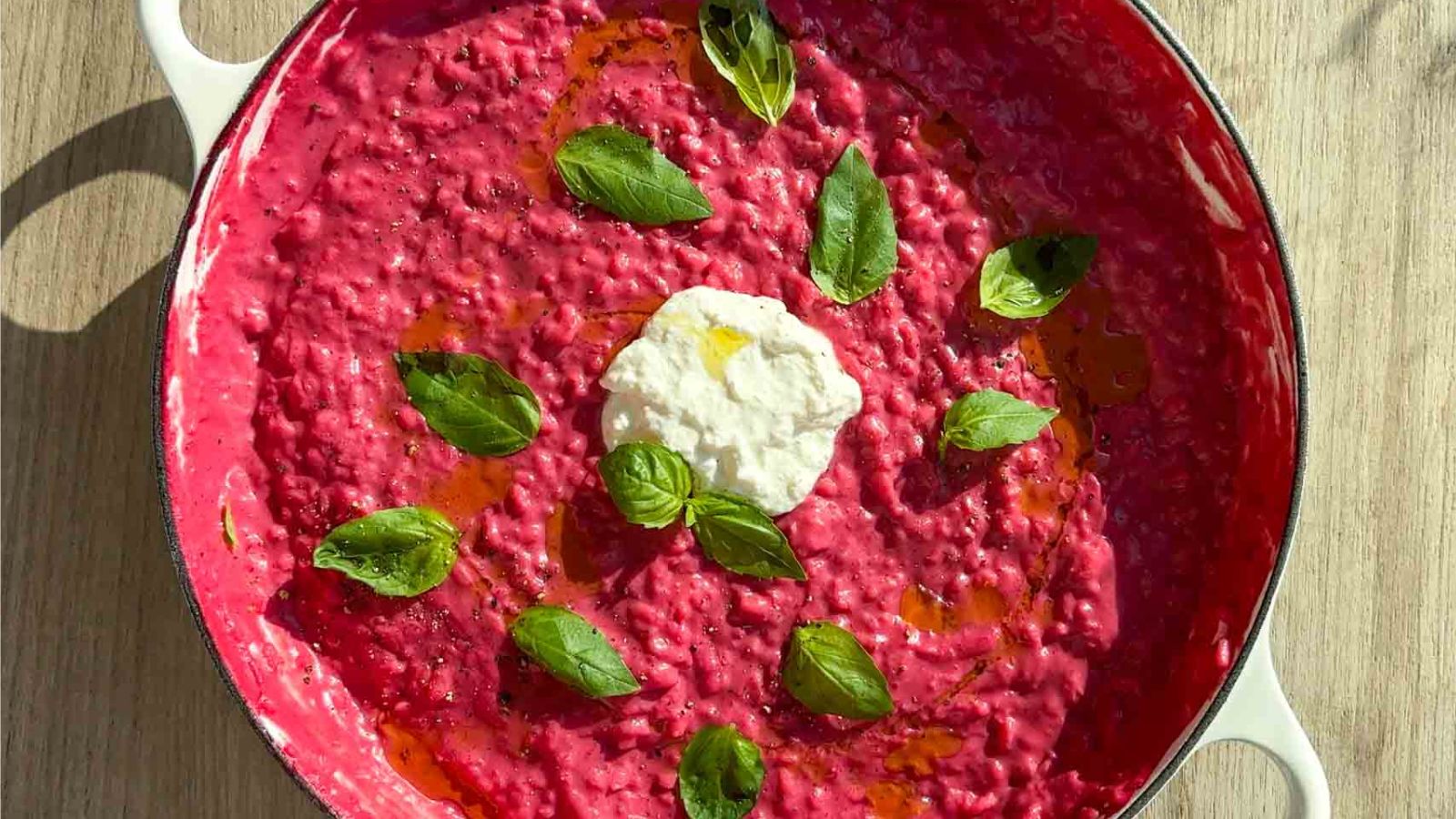 Beet risotto in a pot.