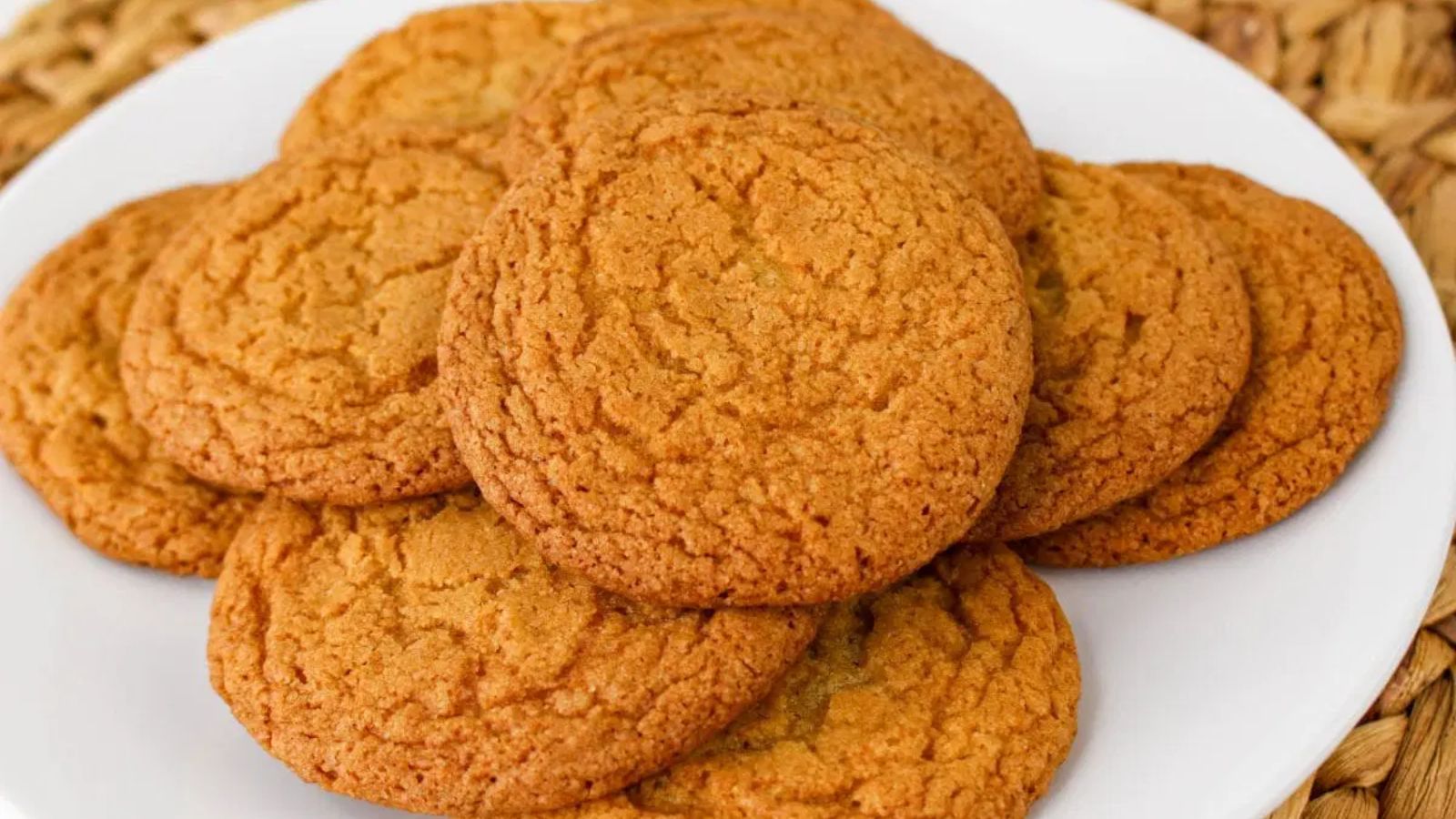 Sugar drop cookies ona plate.