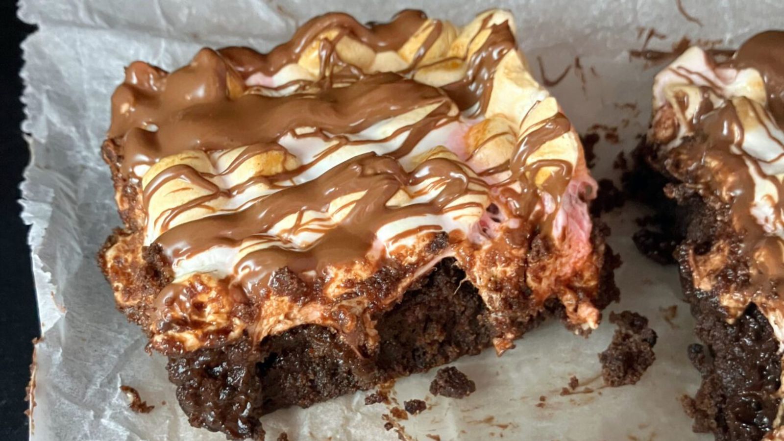 Brownies with marshmallows.