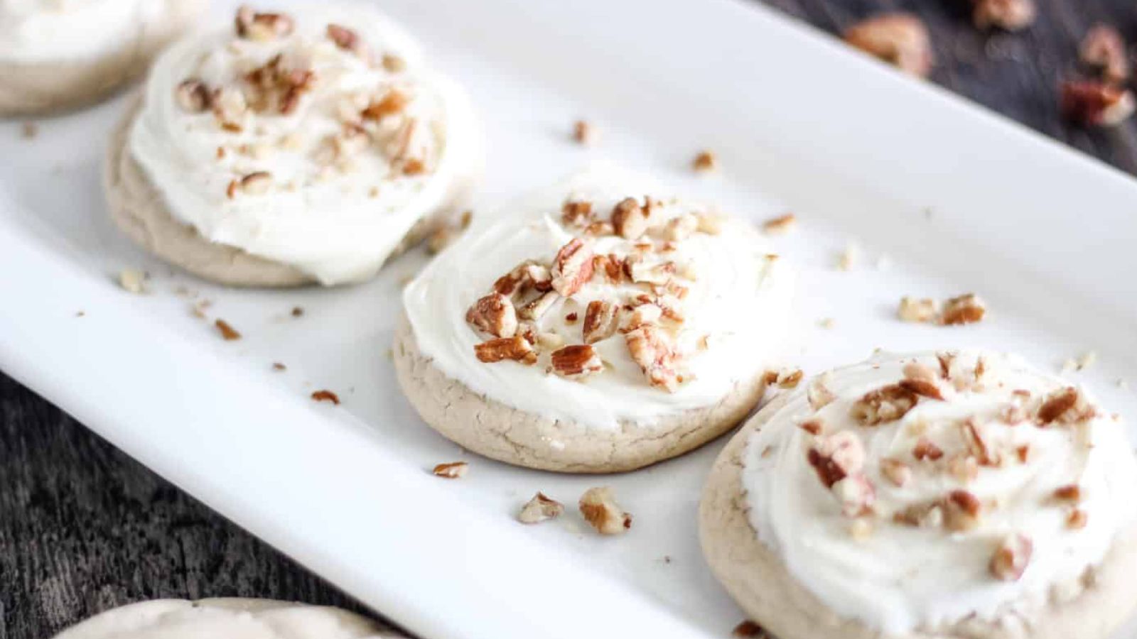 Cookies with pecan.