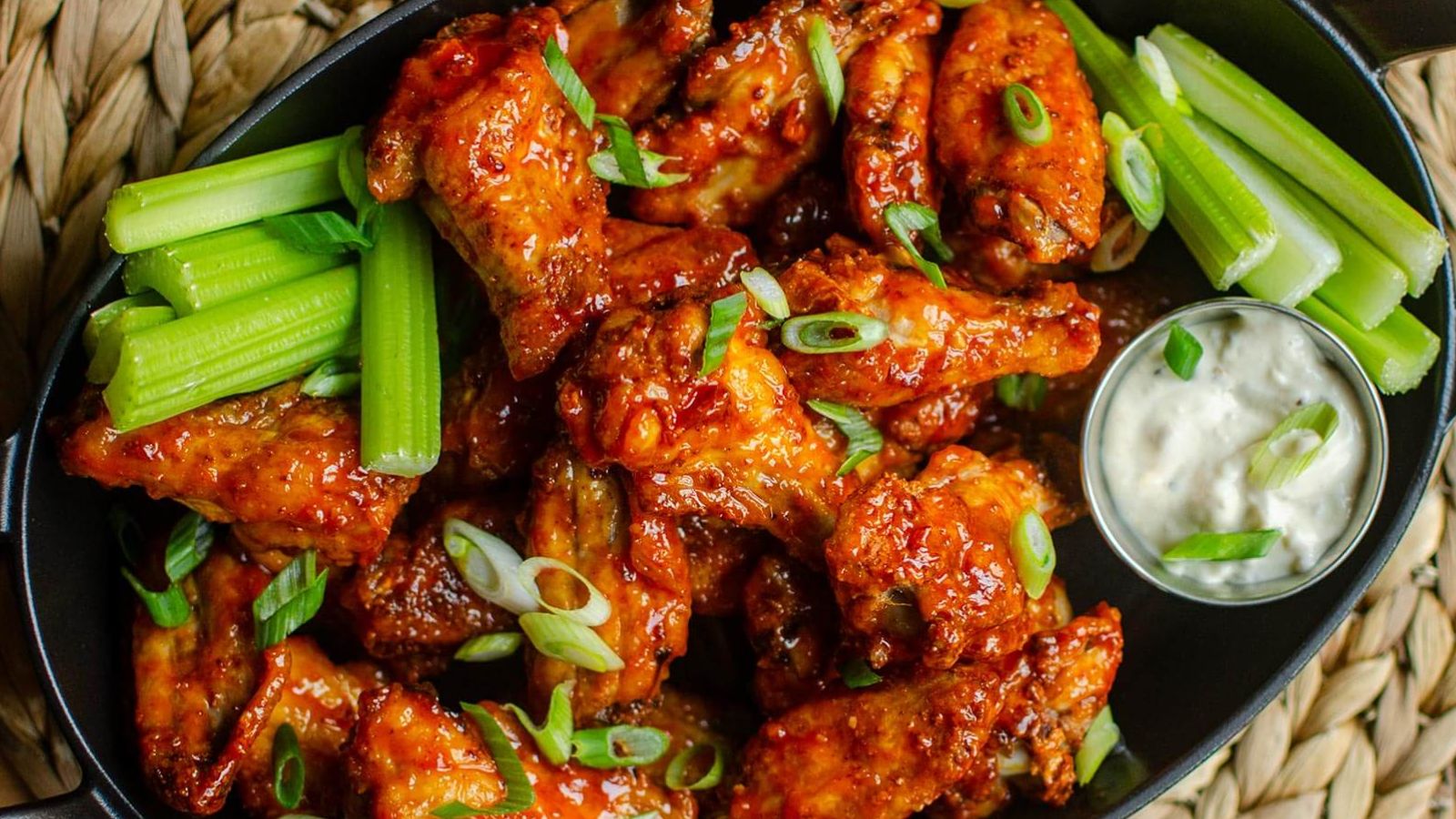 Buffalo wings with dip.
