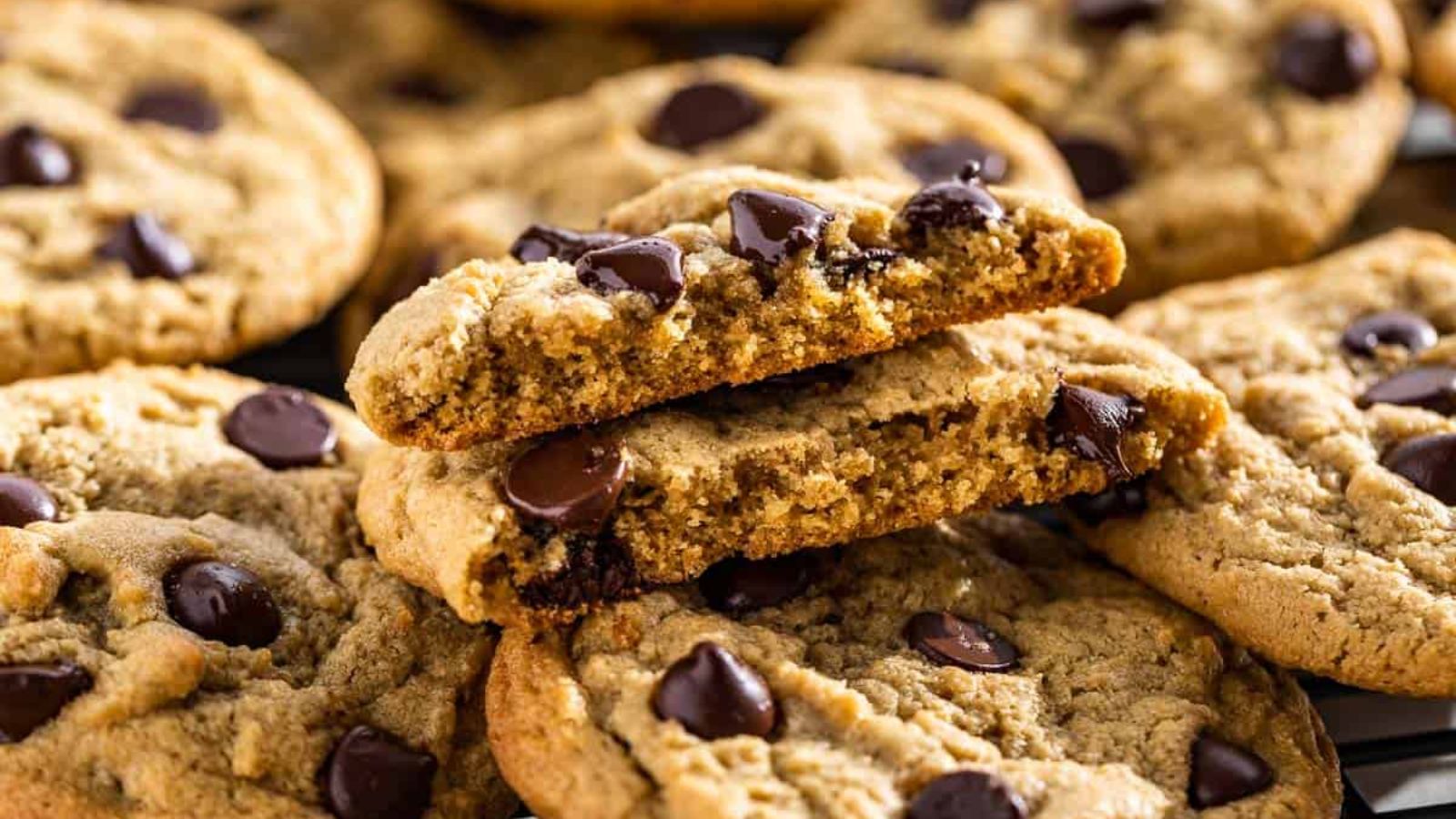 Oat cookies with chocolate chips.
