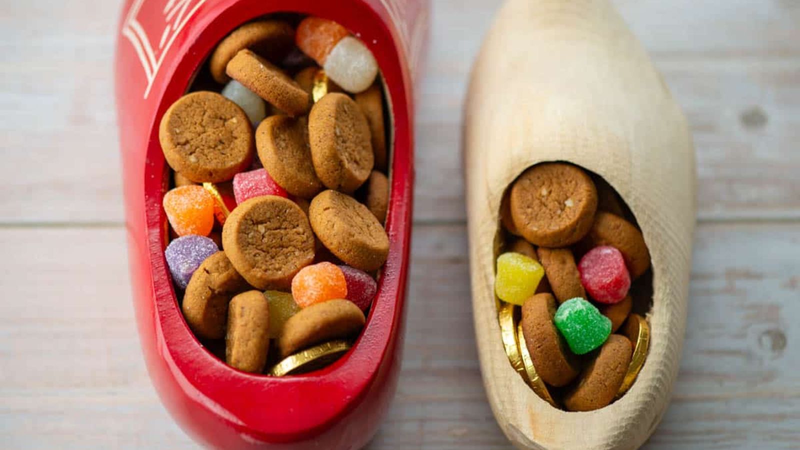 Peppernut cookies in two bowls.