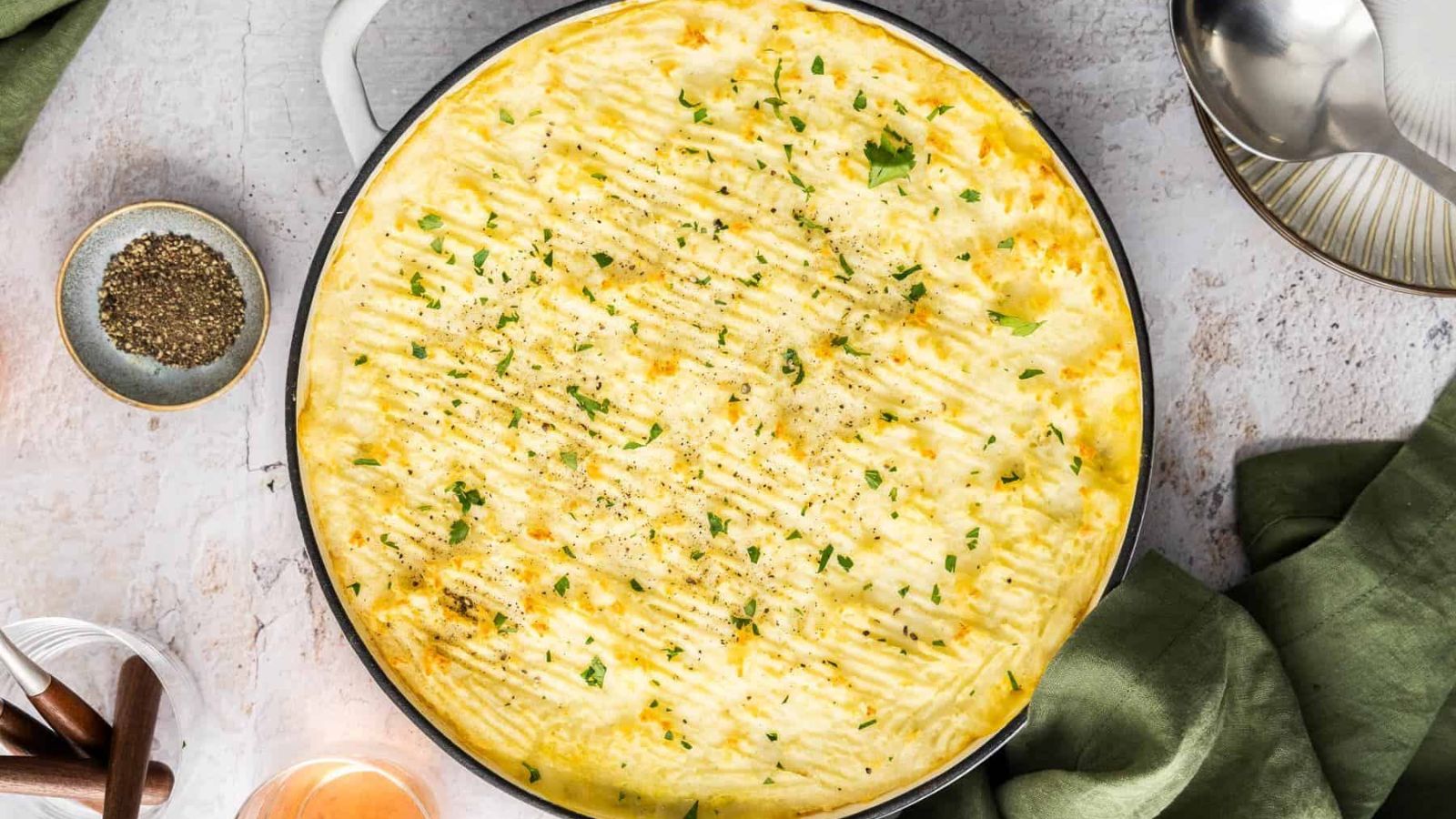 Tuna and potato pie in a pot.