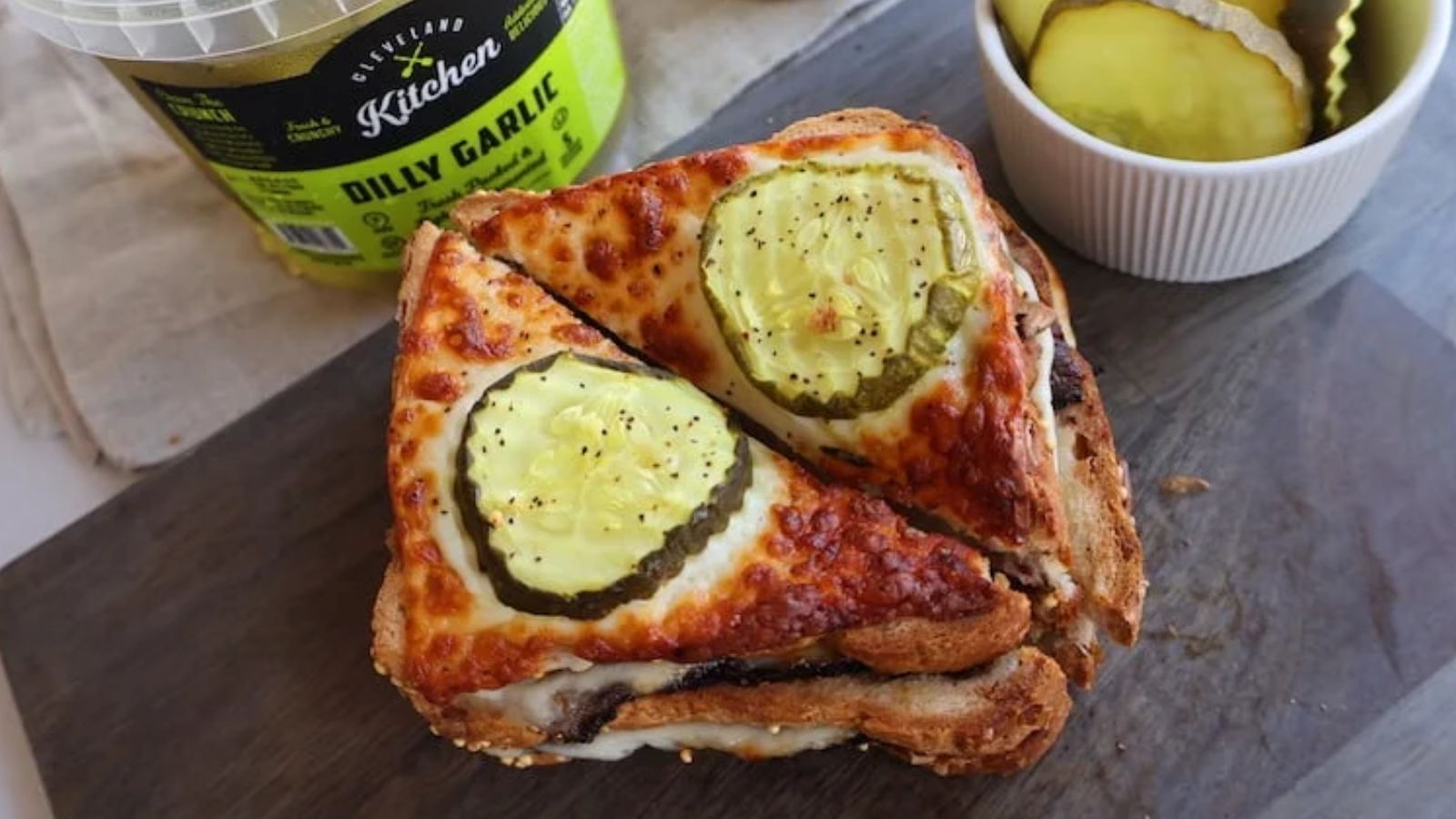 Roast beef sandwich with cucumber.