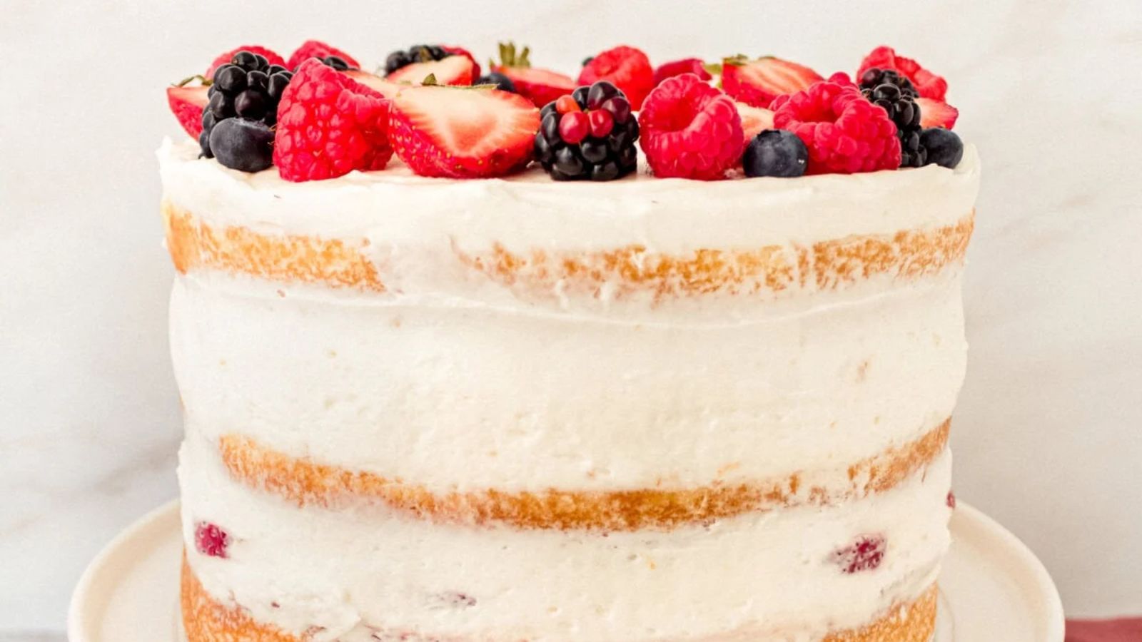 Cake with berries.