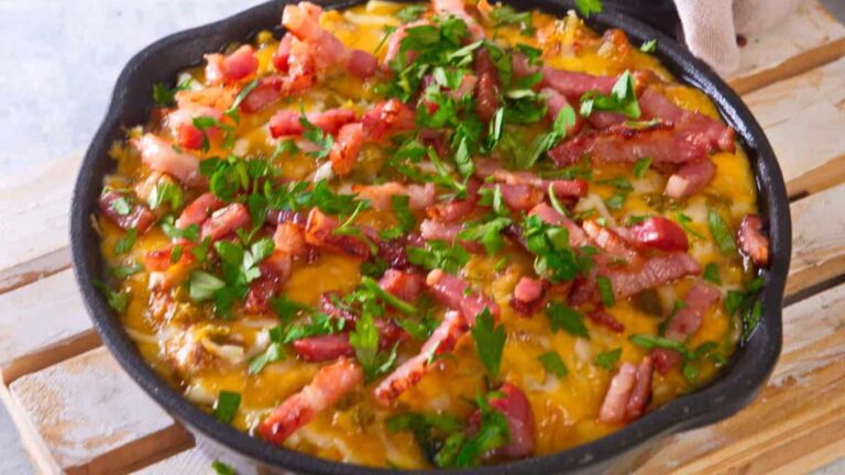 Cheeseburger dip in a bowl.